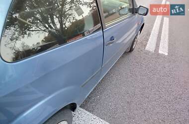 Хетчбек Ford Fiesta 2003 в 