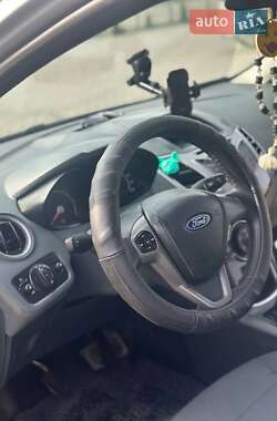 Хэтчбек Ford Fiesta 2010 в 