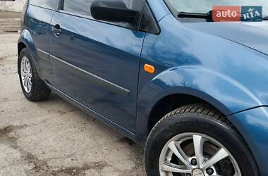 Хэтчбек Ford Fiesta 2006 в 