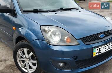 Хэтчбек Ford Fiesta 2006 в 