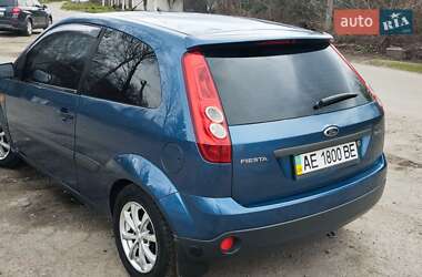 Хэтчбек Ford Fiesta 2006 в 