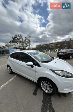 Хэтчбек Ford Fiesta 2011 в 
