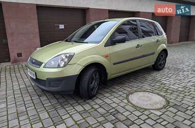 Хэтчбек Ford Fiesta 2006 в 