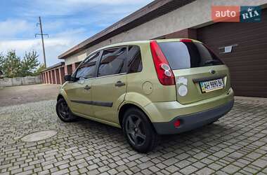 Хэтчбек Ford Fiesta 2006 в 