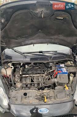 Хетчбек Ford Fiesta 2013 в 