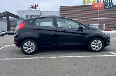 Хэтчбек Ford Fiesta 2016 в 