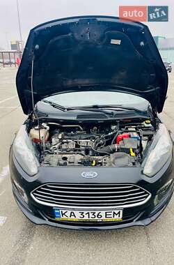 Хэтчбек Ford Fiesta 2016 в 