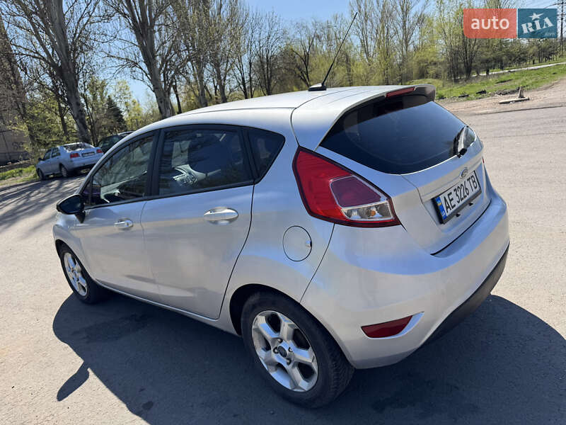 Седан Ford Fiesta 2013 в Кривом Роге