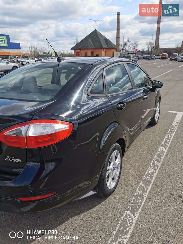 Седан Ford Fiesta 2015 в Кривом Роге