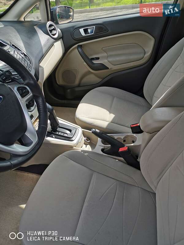 Седан Ford Fiesta 2015 в Кривом Роге