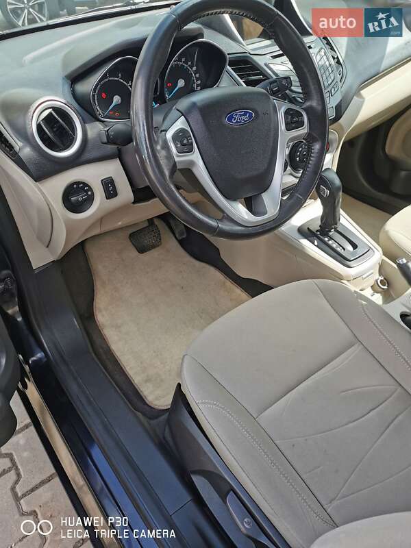 Седан Ford Fiesta 2015 в Кривом Роге