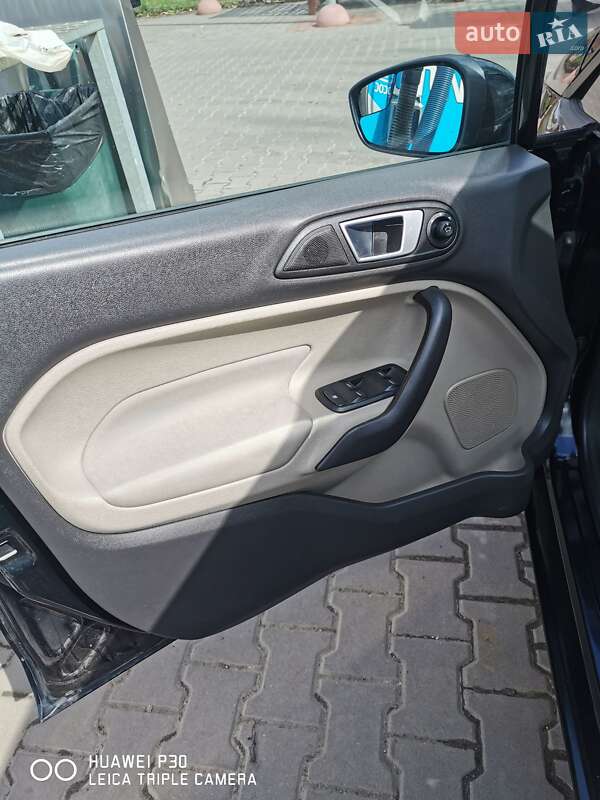Седан Ford Fiesta 2015 в Кривом Роге