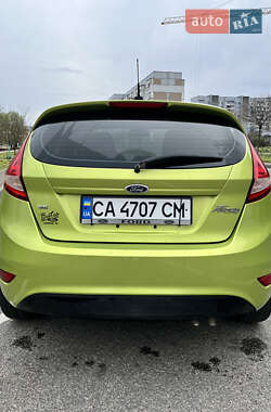 Хэтчбек Ford Fiesta 2012 в 