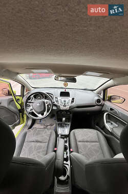 Хэтчбек Ford Fiesta 2012 в 