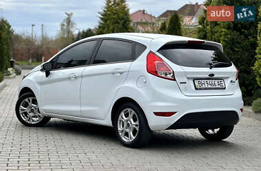Хетчбек Ford Fiesta 2015 в 