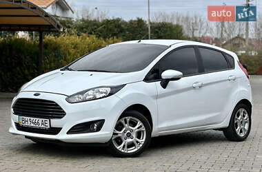 Хетчбек Ford Fiesta 2015 в 