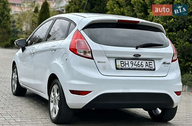 Хетчбек Ford Fiesta 2015 в 