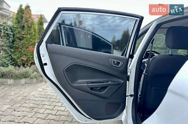 Хетчбек Ford Fiesta 2015 в 