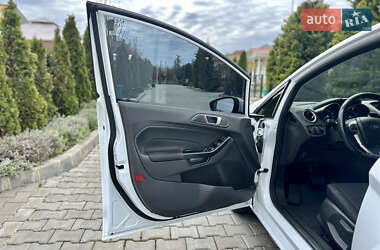 Хетчбек Ford Fiesta 2015 в 