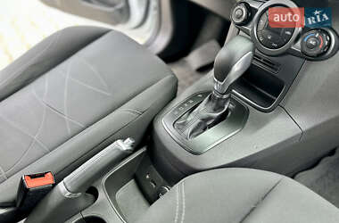 Хетчбек Ford Fiesta 2015 в 