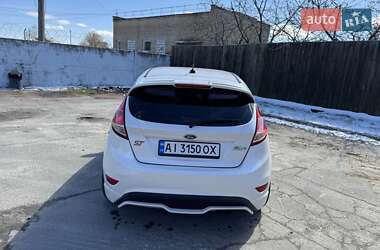 Хетчбек Ford Fiesta 2015 в 