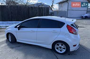 Хетчбек Ford Fiesta 2015 в 