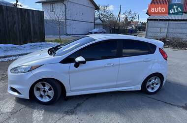 Хетчбек Ford Fiesta 2015 в 