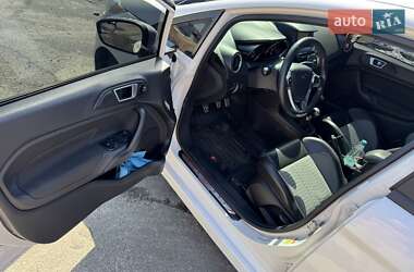Хетчбек Ford Fiesta 2015 в 