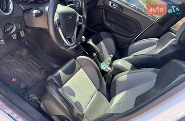 Хетчбек Ford Fiesta 2015 в 