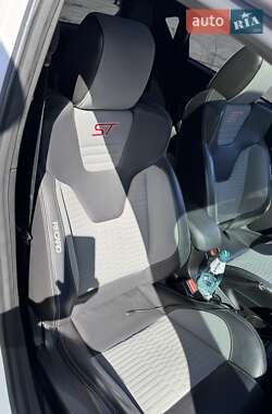 Хетчбек Ford Fiesta 2015 в 