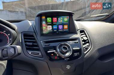 Хетчбек Ford Fiesta 2015 в 