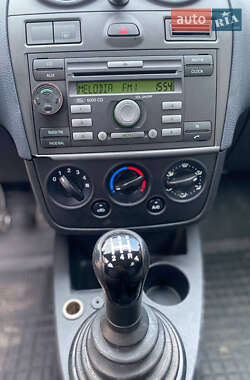 Хэтчбек Ford Fiesta 2008 в 