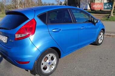 Хэтчбек Ford Fiesta 2011 в 