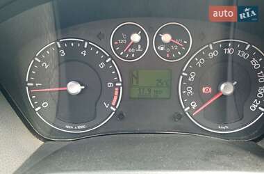 Хэтчбек Ford Fiesta 2006 в 
