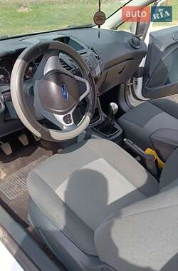 Хэтчбек Ford Fiesta 2012 в 