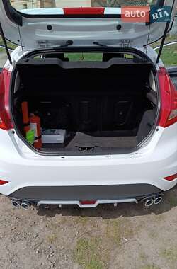 Хэтчбек Ford Fiesta 2012 в 