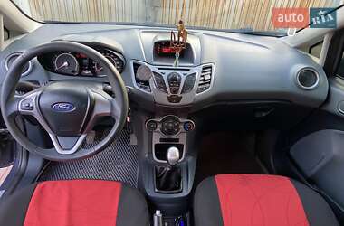 Хэтчбек Ford Fiesta 2011 в 