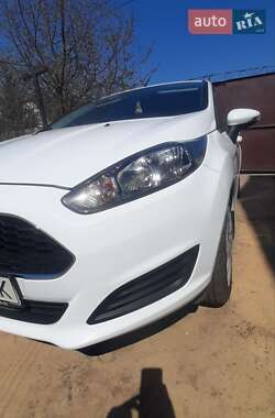 Хэтчбек Ford Fiesta 2016 в 