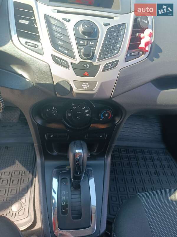Седан Ford Fiesta 2012 в Полтаве