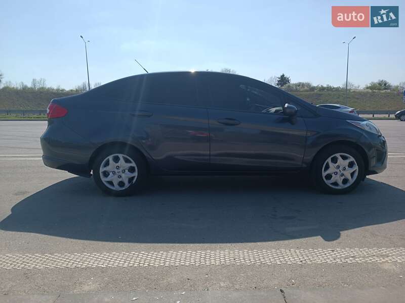 Седан Ford Fiesta 2012 в Полтаве