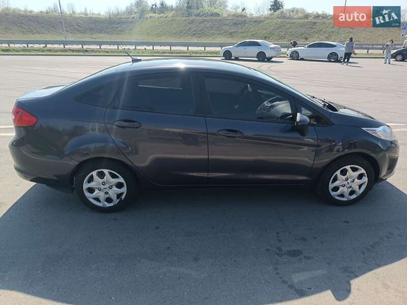 Седан Ford Fiesta 2012 в Полтаве