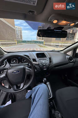 Хэтчбек Ford Fiesta 2016 в 