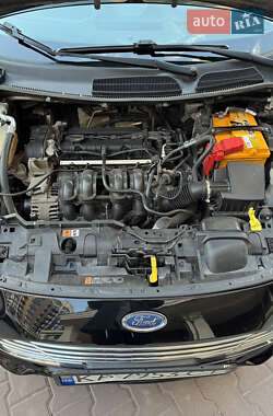 Хэтчбек Ford Fiesta 2016 в 