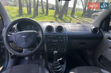 Хэтчбек Ford Fiesta 2003 в 