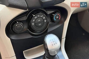 Седан Ford Fiesta 2012 в 