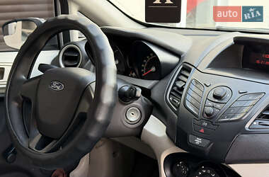 Седан Ford Fiesta 2012 в 