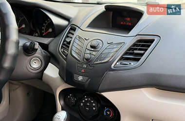 Седан Ford Fiesta 2012 в 