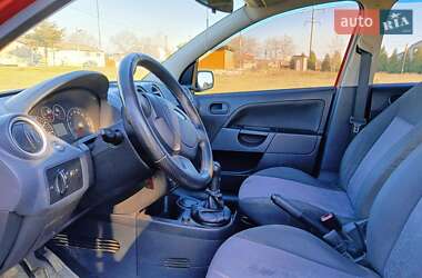 Хэтчбек Ford Fiesta 2006 в 
