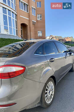 Седан Ford Fiesta 2013 в 