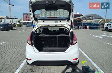 Хэтчбек Ford Fiesta 2015 в 